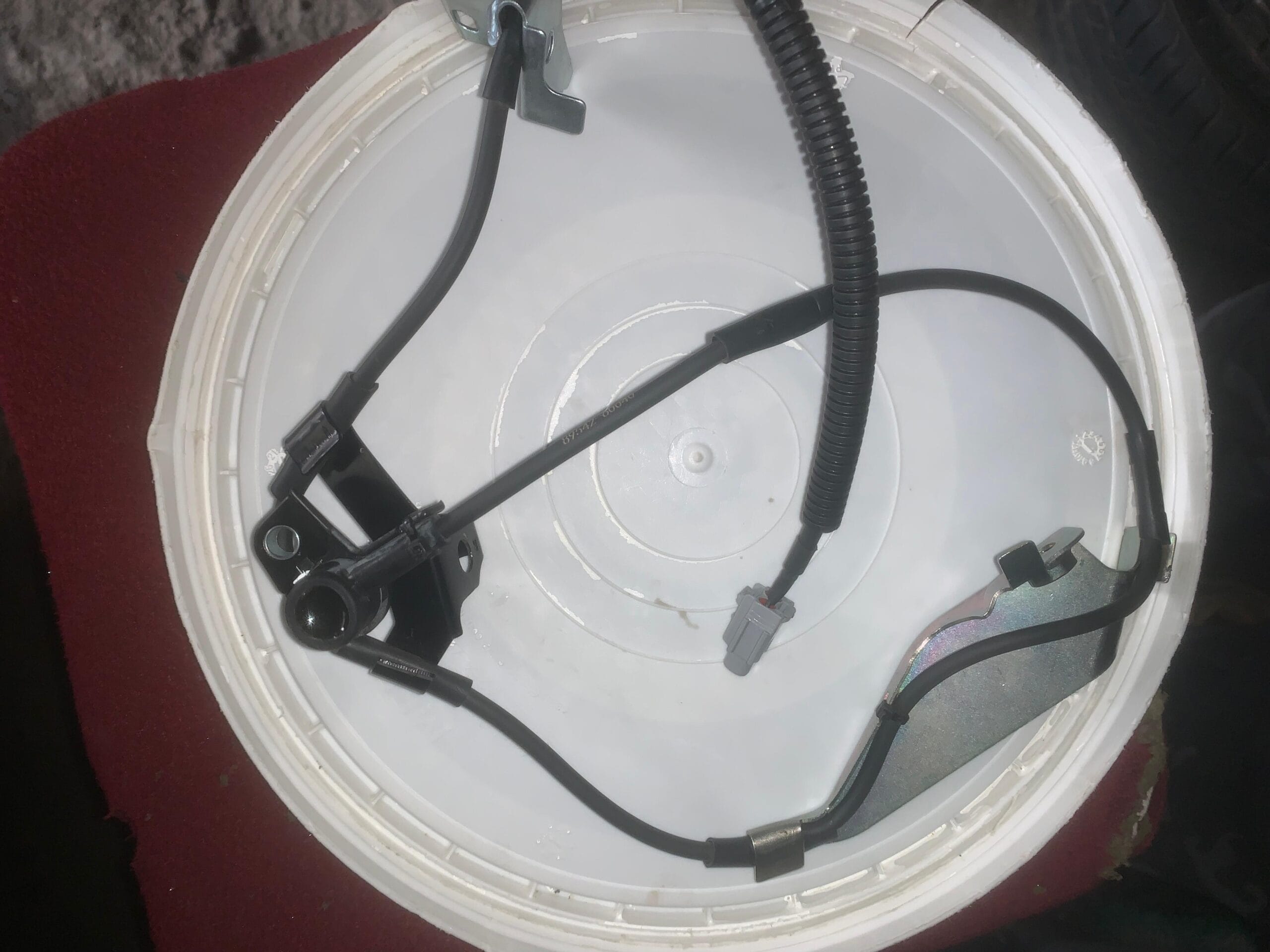 Abs sensor Toyota Landcruiser 100 series 1 abs sensor Toyota Landcruiser 100 series SmallWood Auto parts Nairobi Kenya