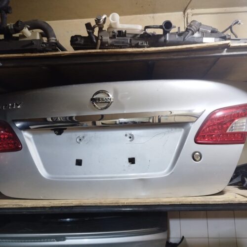 SmallWood Auto Parts 26 Tailgate Nissan Sylphy N17
